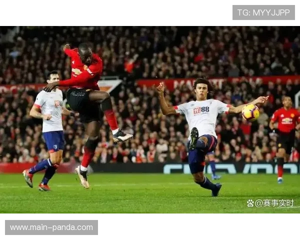 曼联B费与多古撞墙配合,世界波反超比分展现中场创造力 曼联B费与多古撞墙配合,世界波反超比分展现中场创造力