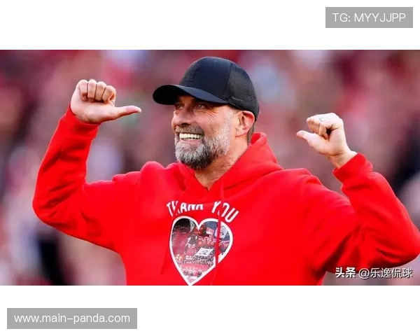 冠军颁奖仪式：上海球员高举奖杯，更衣室庆祝卫冕成功